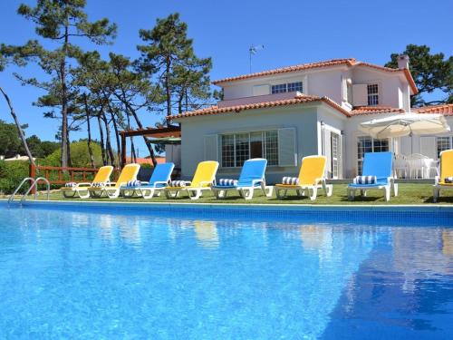 Villa Eugene - Great 6 Bedroom Villa - Private Pool - Sauna and Table Tennis gîte à louer Paço de Arcos