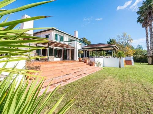 Villa Gramado - Marvelous 7 Bedroom Villa with Private Pool and Beautiful Garden - Perfect for Large - image 2