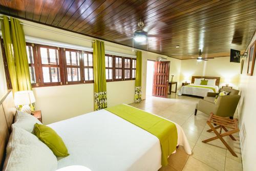 2 queen beds