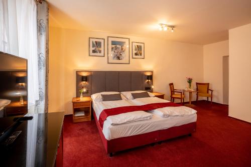 Standard Triple Room image 5