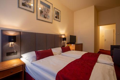 Double Room image 9
