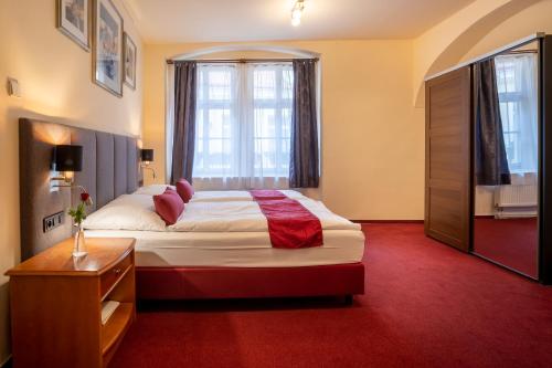Double Room image 7