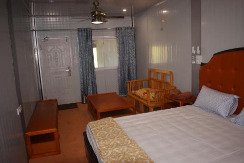 Private Rooms with International Airport View, New Delhi