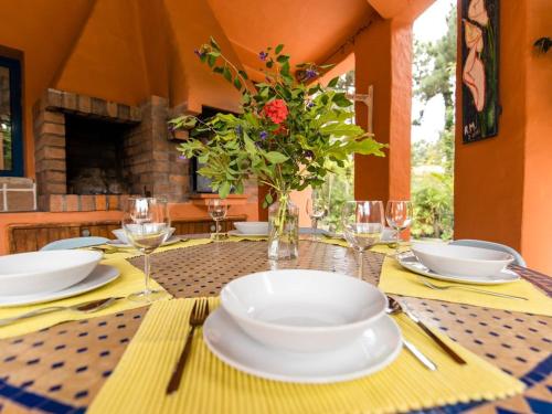 Villa Lotus Verde - Spacious 6 Bedroom Villa in Aroeira - Pool Table and Private Pool - image 4