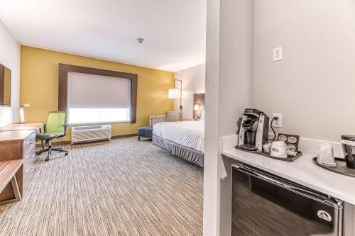 Holiday Inn Express & Suites - Rantoul, an IHG Hotel