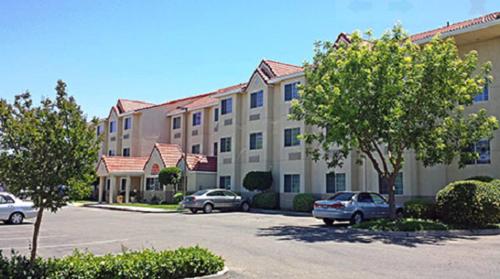Motel 6-Dixon, CA Motel 6 Dixon is perfectly located for both business and leisure guests in Dixon (CA). Both business travelers and tourists can enjoy the hotels facilities and services. Service-minded staff will wel