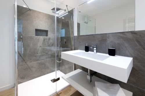 Residence La Torre con private park - image 5