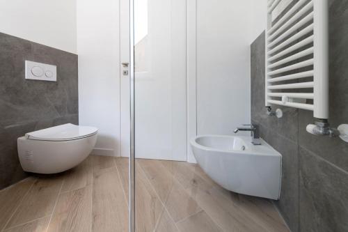 One-Bedroom Apartment with Garden image 6