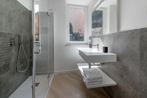 One-Bedroom Apartment with Garden image 5