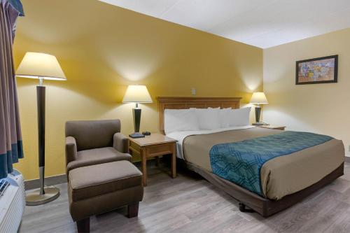 Jax Airport Hotel - Photo 2