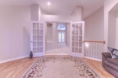 River Oaks - 4 Bedrooms / 3700 sqft near บ้านกระป๋องเบียร์