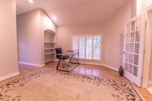 River Oaks - 4 Bedrooms / 3700 sqft near บ้านกระป๋องเบียร์