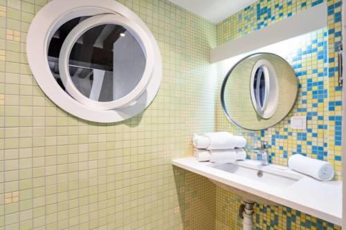 Parisian flat wterrace in Saint Michel-Notre Dame - image 14