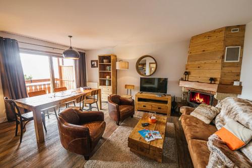 Three-Bedroom Apartment with Mountain View (8 Adults)