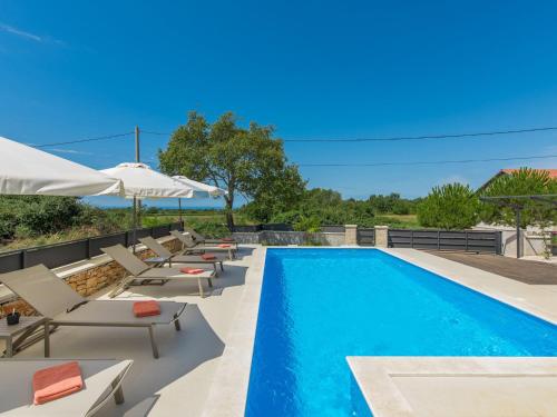 Holiday House with private pool in a quiet location with garden and grill - main image