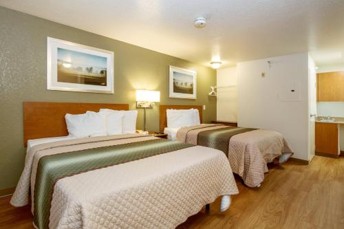2 queen beds