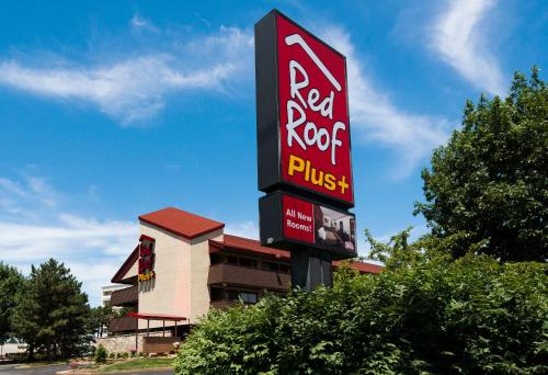 Red Roof Inn PLUS+ St. Louis - Forest Park / Hampton Ave.