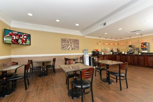 餐飲選擇, 道爾頓紅頂旅館 (Red Roof Inn Dalton) in 達爾頓 (GA)