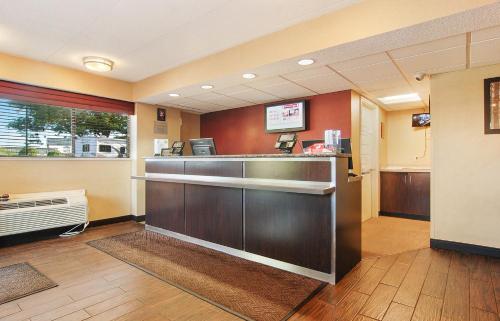 Red Roof Inn Canton - image 3