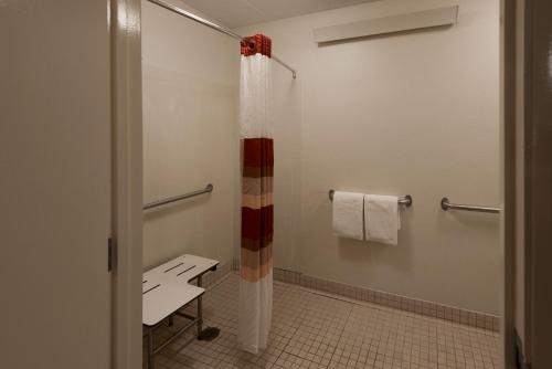 Red Roof Inn PLUS+ Chicago - Willowbrook - image 9