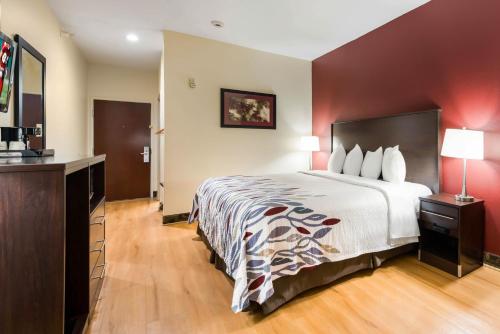 Red Roof Inn & Suites Monee - image 12