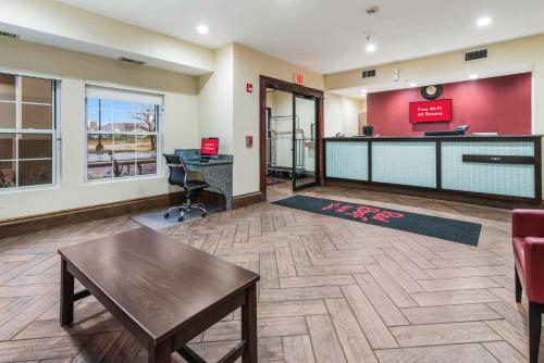 Red Roof Inn & Suites Monee - image 11