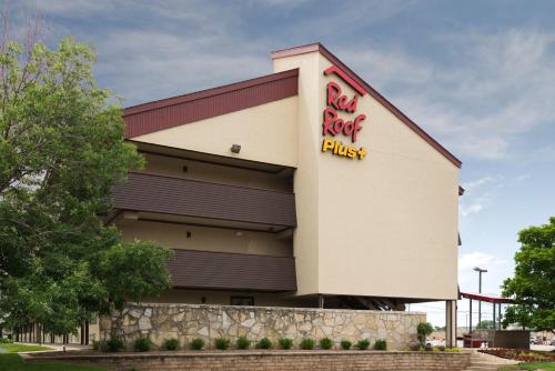 Red Roof Inn PLUS+ Chicago - Naperville in Naperville, USA