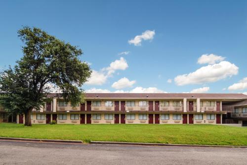 Red Roof Inn Fort Worth South