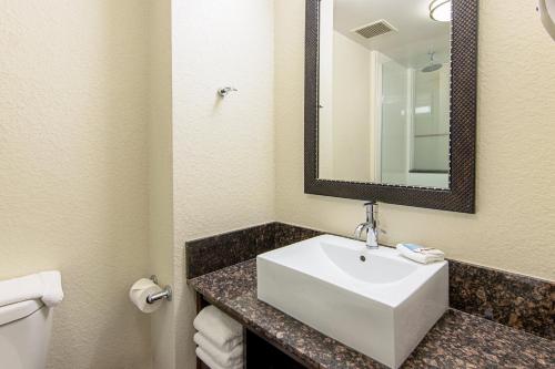 Red Roof Inn Locust Grove - image 9