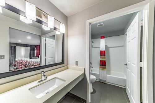 Red Roof Inn Dallas - Mesquite - image 7