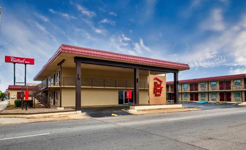 . Red Roof Inn Fort Smith Downtown