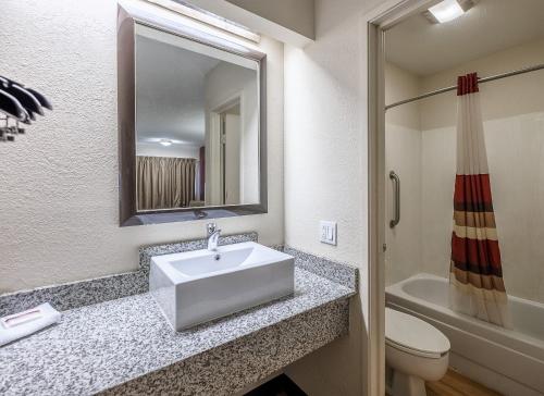 Red Roof Inn Columbus East- Reynoldsburg - image 5