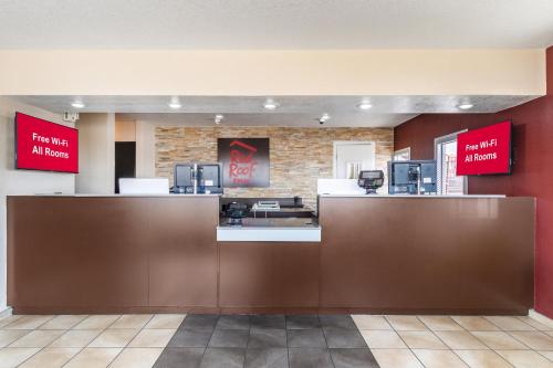 Lobby, Red Roof Inn Phoenix - Midtown in Glendale South