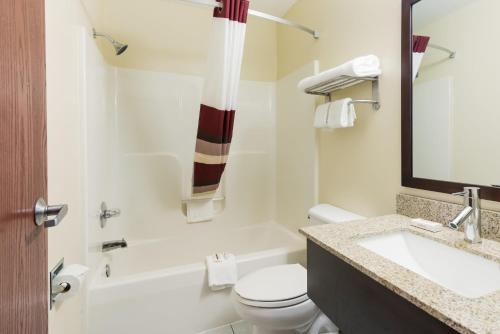Red Roof Inn Auburn - image 2