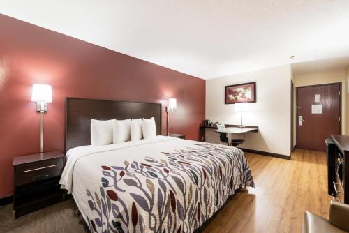 Red Roof Inn Auburn - image 8