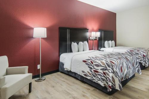 Red Roof Inn Fort Worth - Stockyards - image 7