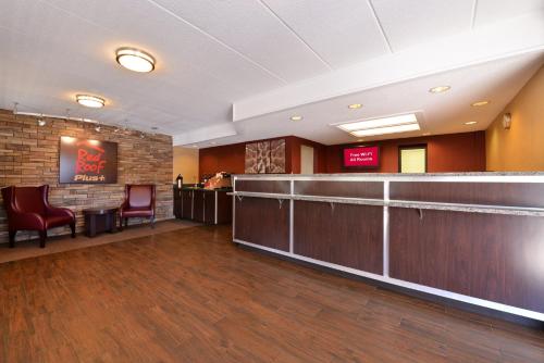 Lobby, Red Roof PLUS+ Secaucus - Meadowlands - NYC in Secaucus City Center