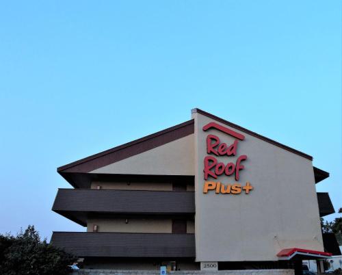 Red Roof Inn PLUS Chicago - Hoffman Estates