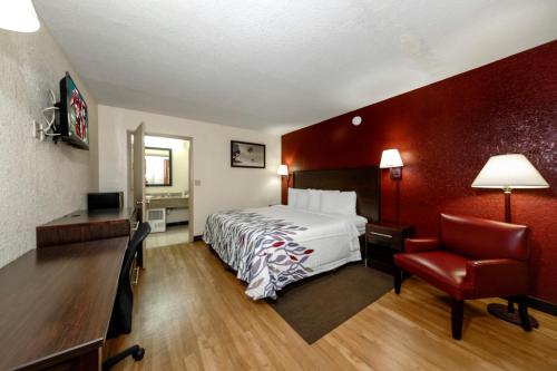 Red Roof Inn Ft. Myers - image 6