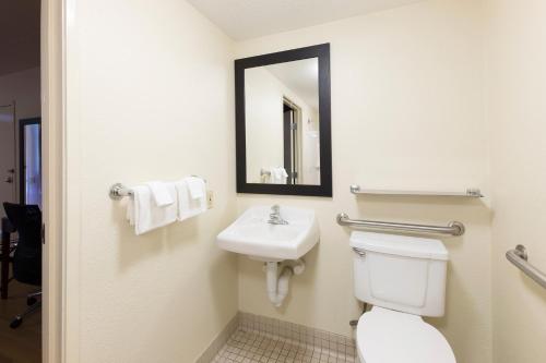 Red Roof Inn PLUS+ West Springfield - image 7