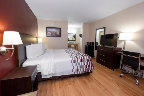 Red Roof Inn Knoxville North - Merchants Drive - image 8