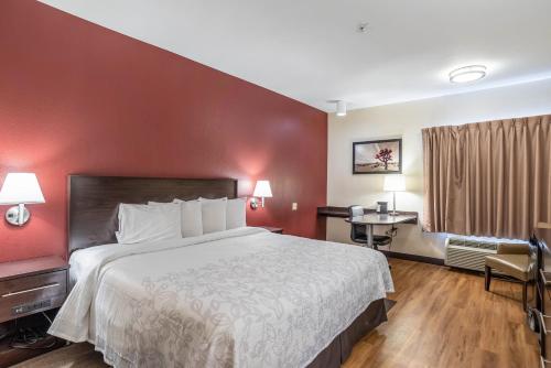 Red Roof Inn PLUS+ Austin South – Airport. Room Type - Superior King Room Smoke Free