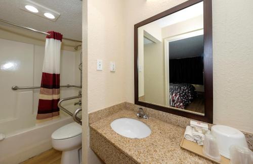 Red Roof Inn New Orleans - Westbank - image 4
