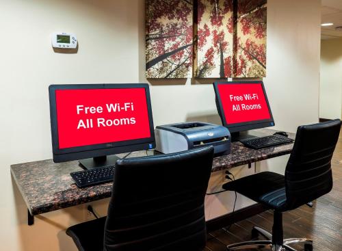 Red Roof Inn PLUS+ & Suites Malone - image 4