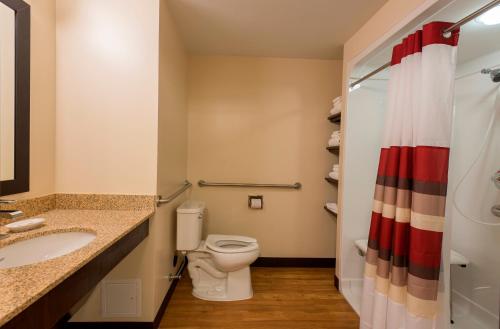 Red Roof Inn PLUS+ & Suites Malone - image 5