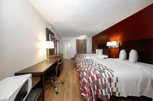Red Roof Inn Atlanta - Suwanee/Mall of Georgia - image 2