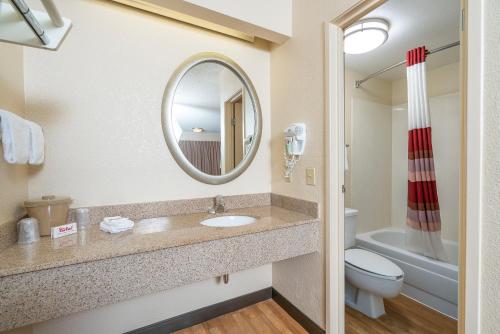 Red Roof Inn Detroit - Roseville/ St Clair Shores