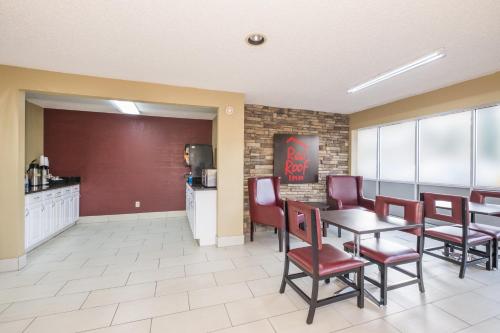 Red Roof Inn Acworth - image 3