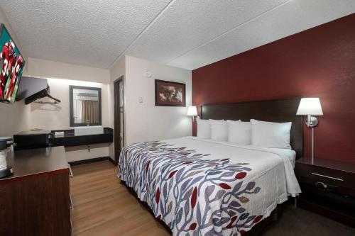 Red Roof Inn Champaign - University - image 7