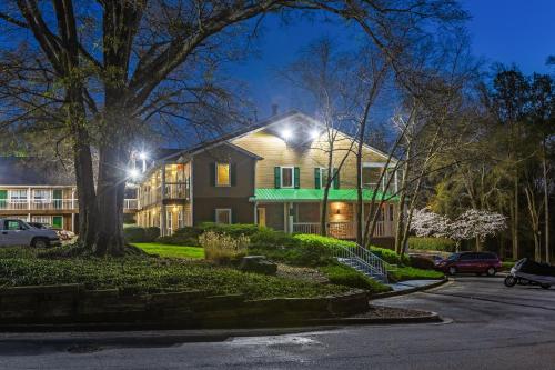 HomeTowne Studios by Red Roof Atlanta NE - Downtown Norcross, Norcross (fotografie 10)